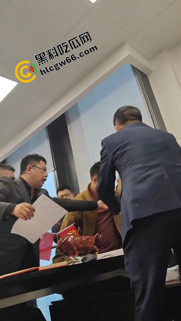 大成佛山律所主任爱上99年律师【黄晓蕾】硬捧上位引爆律所内斗。抢公章撬门性爱视频全程高能！  第9张