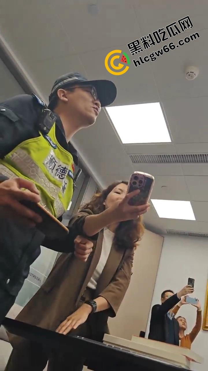 大成佛山律所主任爱上99年律师【黄晓蕾】硬捧上位引爆律所内斗。抢公章撬门性爱视频全程高能！  第12张