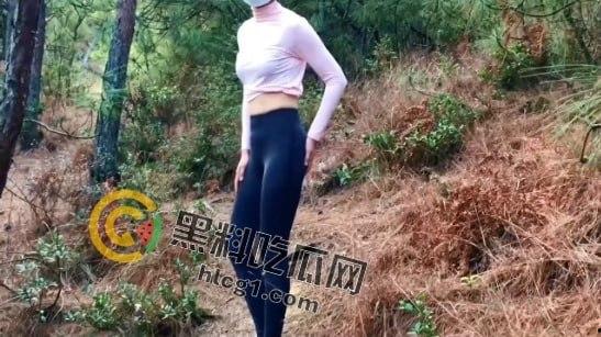 大胆人妻不满足山上野炮，竟转战树梢继续狂野后入打炮挑战！  第6张