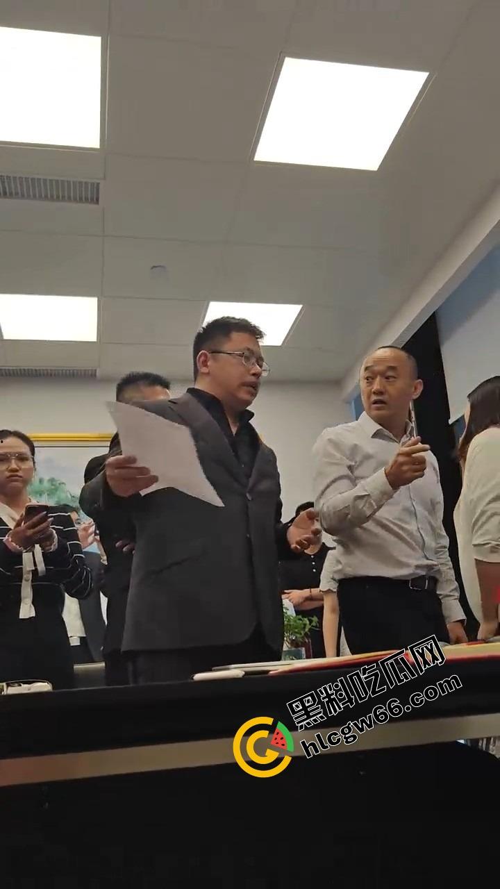 大成佛山律所主任爱上99年律师【黄晓蕾】硬捧上位引爆律所内斗。抢公章撬门性爱视频全程高能！  第13张