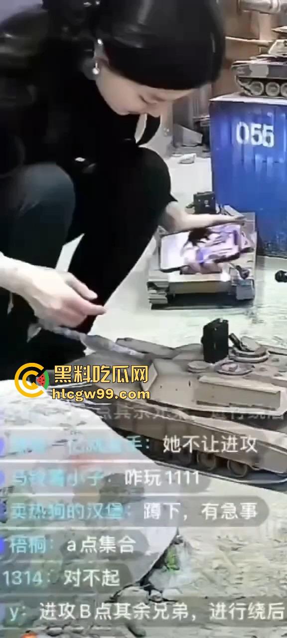 抖音『鑫荣佳RC坦克大战』玩出花，粉丝控制坦克B点猛攻，主播丝袜一天换三条，守着B点被戳到怀疑人生！  第11张