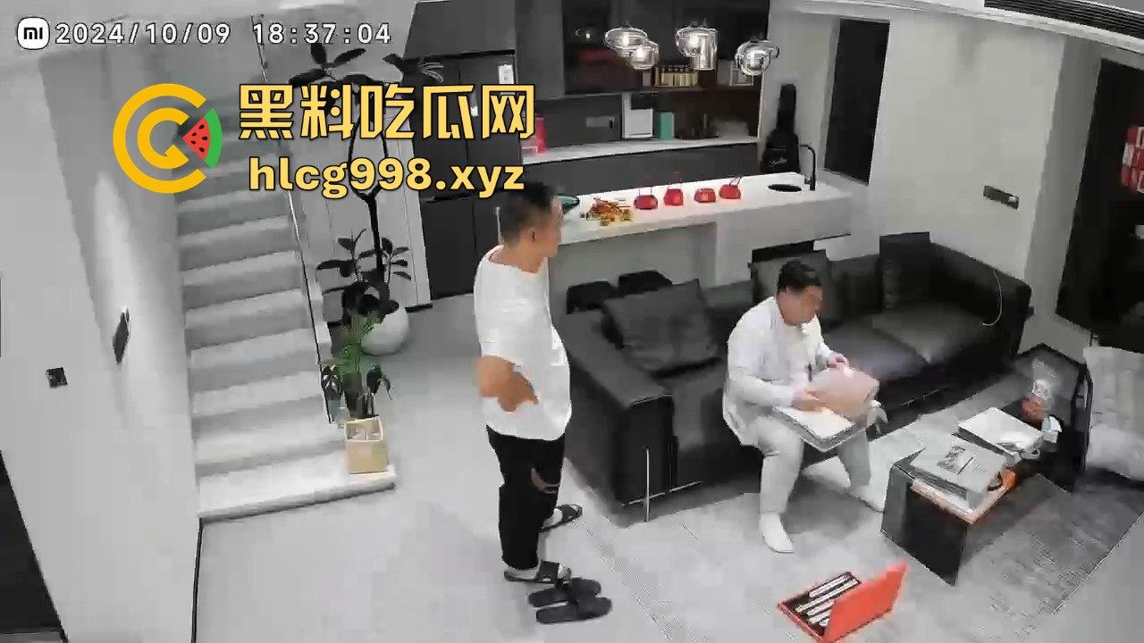 男的发微博喊被装修工人强暴，结果看着还挺享受，两GAY佬演双簧？  第7张