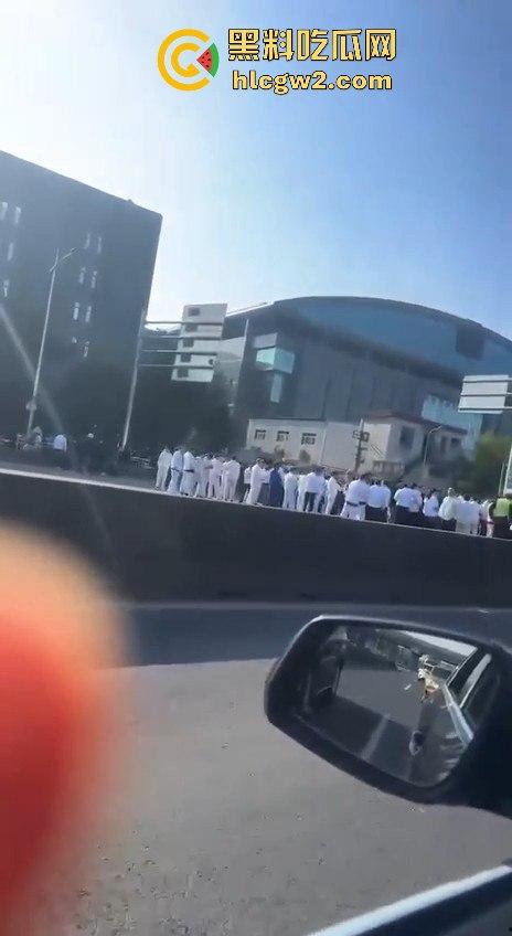 上海沪松公路被国利员工堵到爆！讨薪没问题，害全场牛马迟到真是要命！  第5张