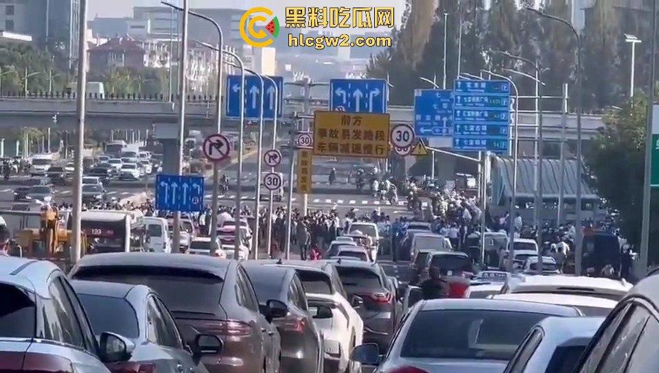 上海沪松公路被国利员工堵到爆！讨薪没问题，害全场牛马迟到真是要命！  第8张