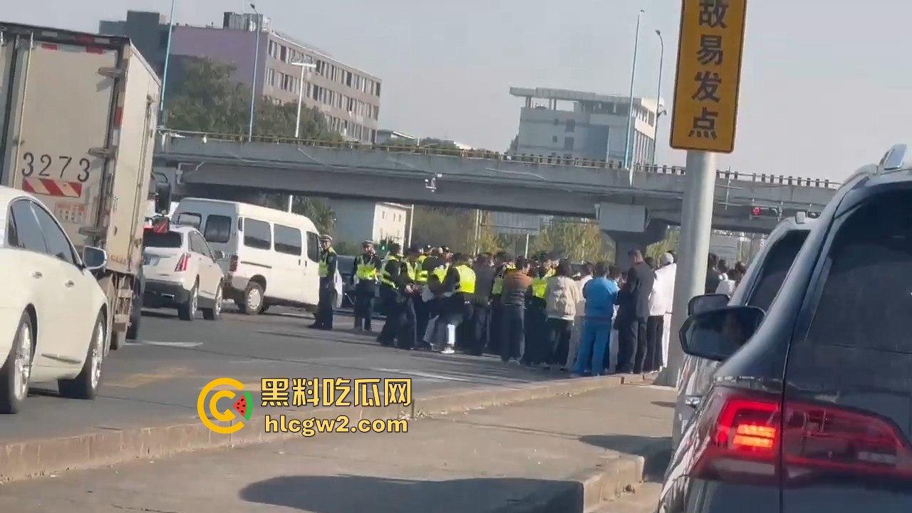 上海沪松公路被国利员工堵到爆！讨薪没问题，害全场牛马迟到真是要命！  第9张