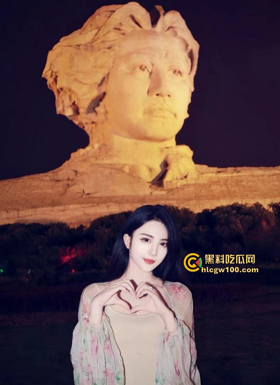 邻里偷情实录，麻将桌上勾搭的骚少妇，老公一出门就开干，69互口倒挂金钩，高潮夹得老王原地喷射！  第1张