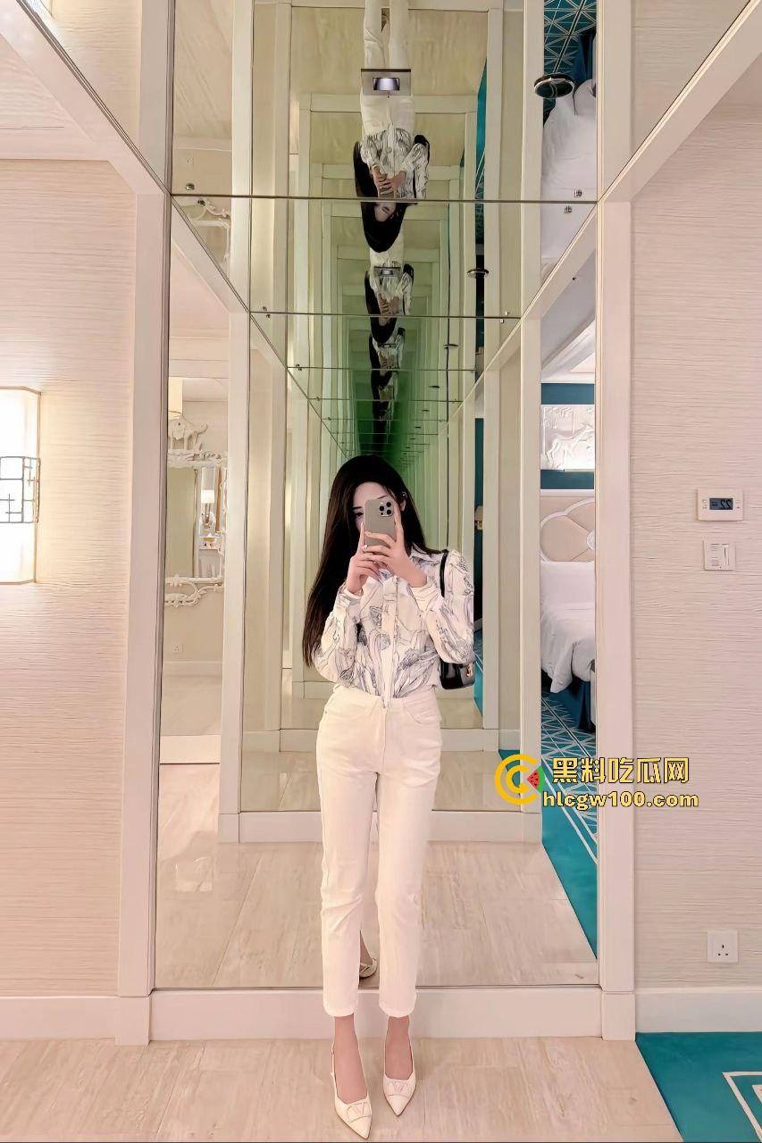 邻里偷情实录，麻将桌上勾搭的骚少妇，老公一出门就开干，69互口倒挂金钩，高潮夹得老王原地喷射！  第3张