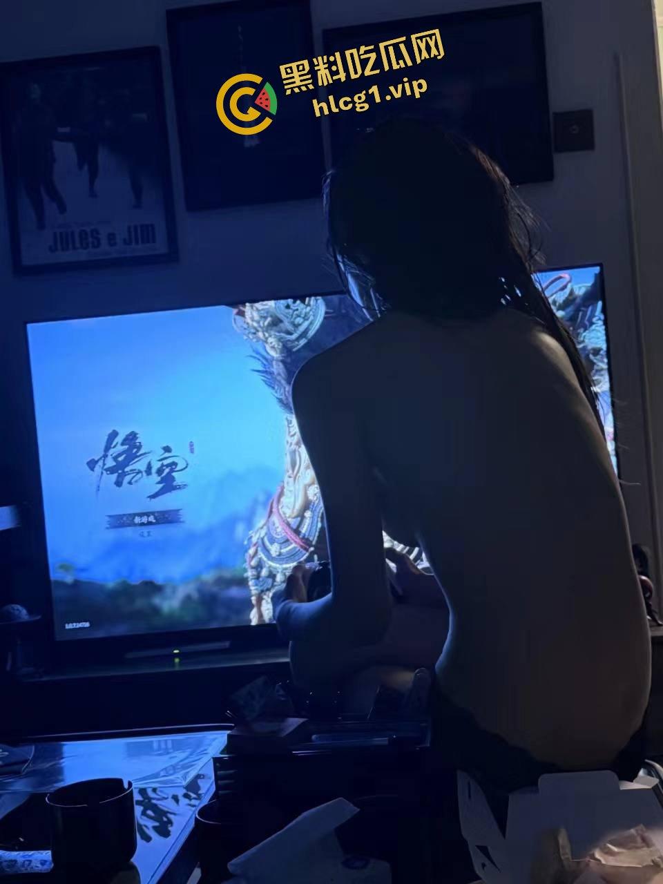 火爆全球的『黑神话悟空』网友为买游戏 给老婆舔逼半小时！才肯给钱买 抓紧上号！  第11张