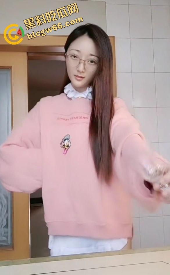 单位同事良家女『钱姬』白天开会女精英，晚上肉丝足交骚母狗，会议室直接跪地服务全活原地爆射！  第2张