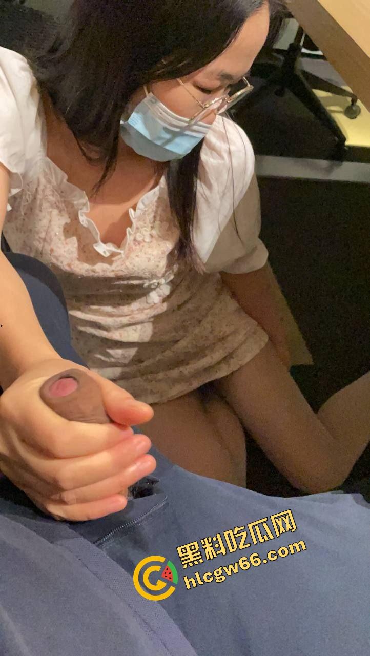 单位同事良家女『钱姬』白天开会女精英，晚上肉丝足交骚母狗，会议室直接跪地服务全活原地爆射！  第7张