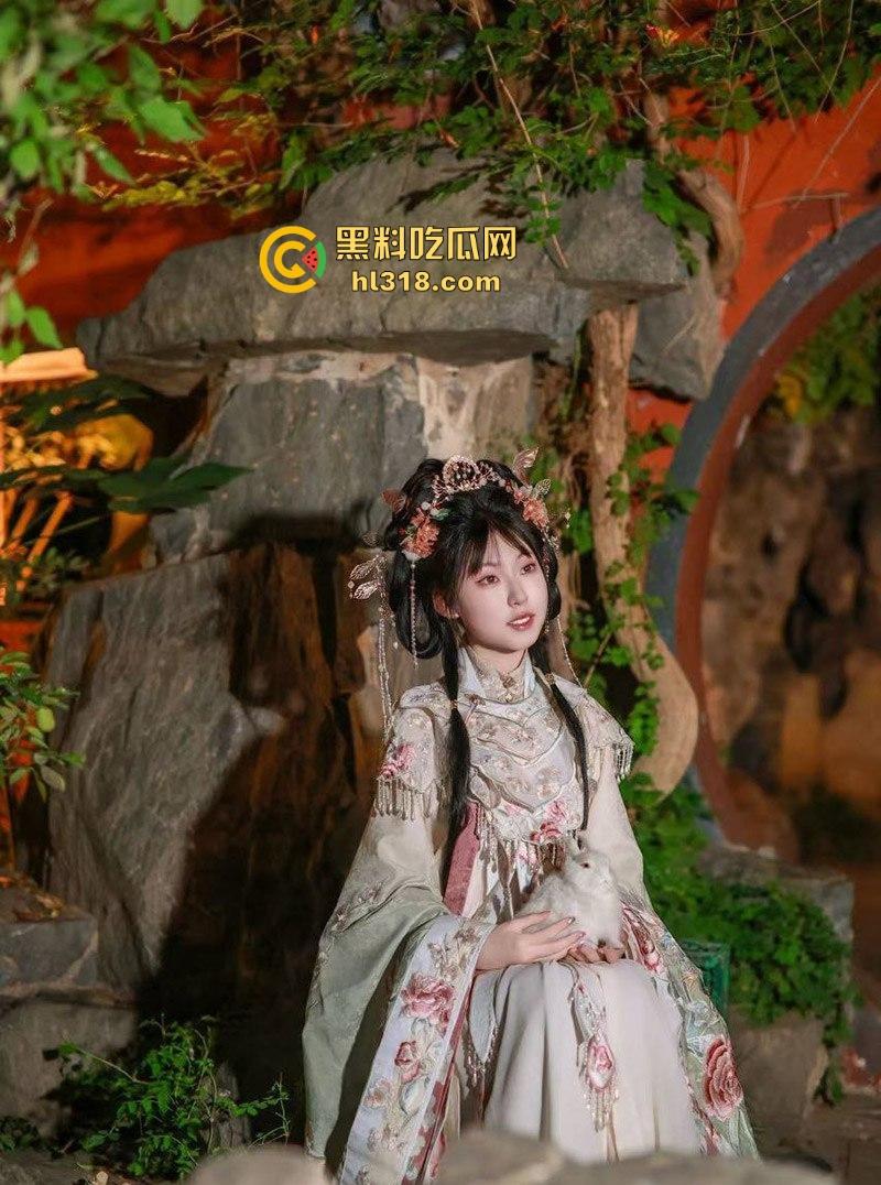 宁波大学【李鸣鸣】文艺眼镜妹揉穴自慰，反差蝴蝶逼惊喜见人，甜美呻吟诱惑无比，裸聊视频被曝光！  第3张