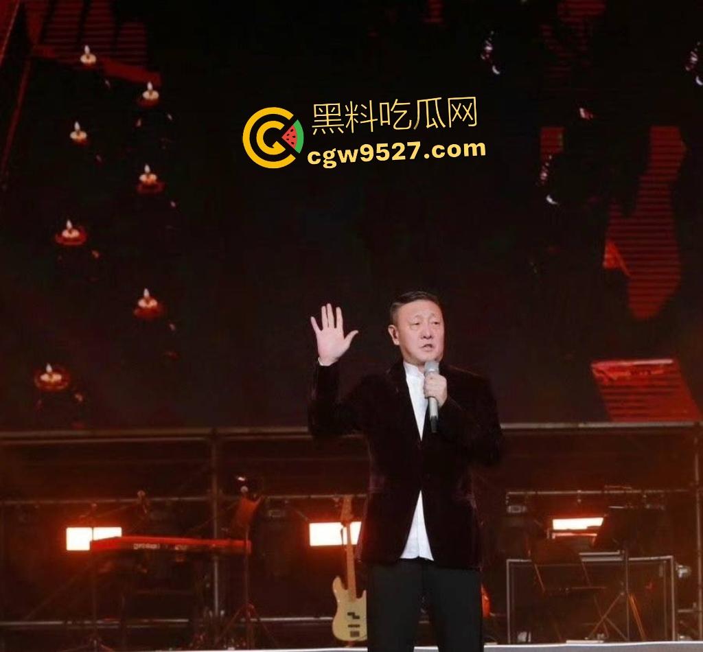 韩磊出轨承诺100万元补偿，事后却失联，女网友曝私密截图和做爱视频，表情似不情愿却为钱屈服！  第1张