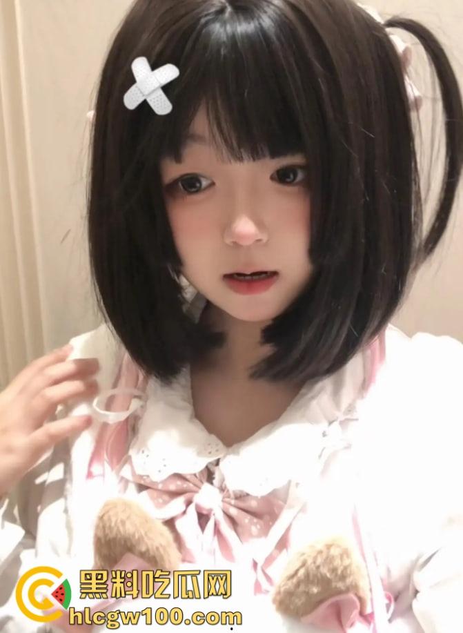 19岁学生骚婊【邵丽燏】土豪网调视频流出，乖乖掰逼拍内裤完成羞耻任务，小母狗本色暴露，真他妈骚到极致！  第11张