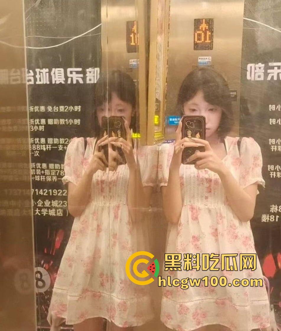 19岁学生骚婊【邵丽燏】土豪网调视频流出，乖乖掰逼拍内裤完成羞耻任务，小母狗本色暴露，真他妈骚到极致！  第12张