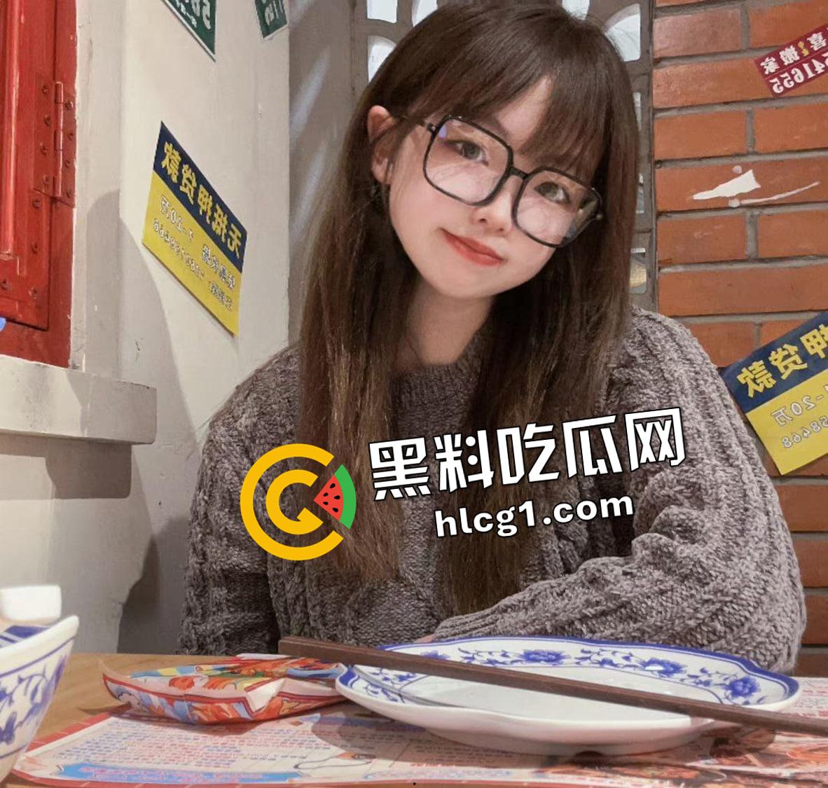 日系可爱眼镜妹！全自动小只马人形飞机杯 敏感体质被操到喷射乱叫  第1张