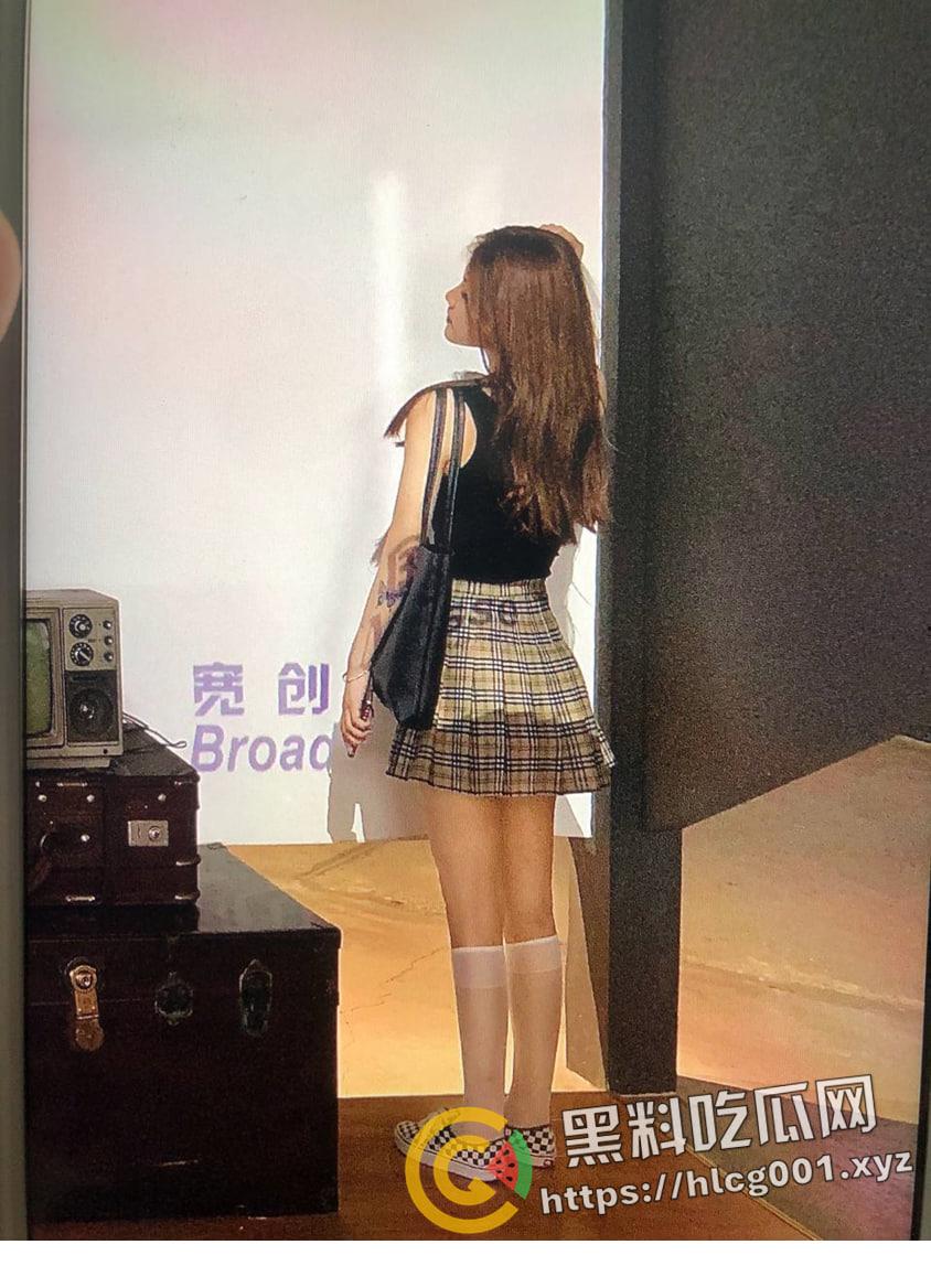 湖南大学反差大三学姐 白天精致的冰冷女神 晚上可怜的臭母狗 喉咙都被草肿了 视频遭流出  第3张