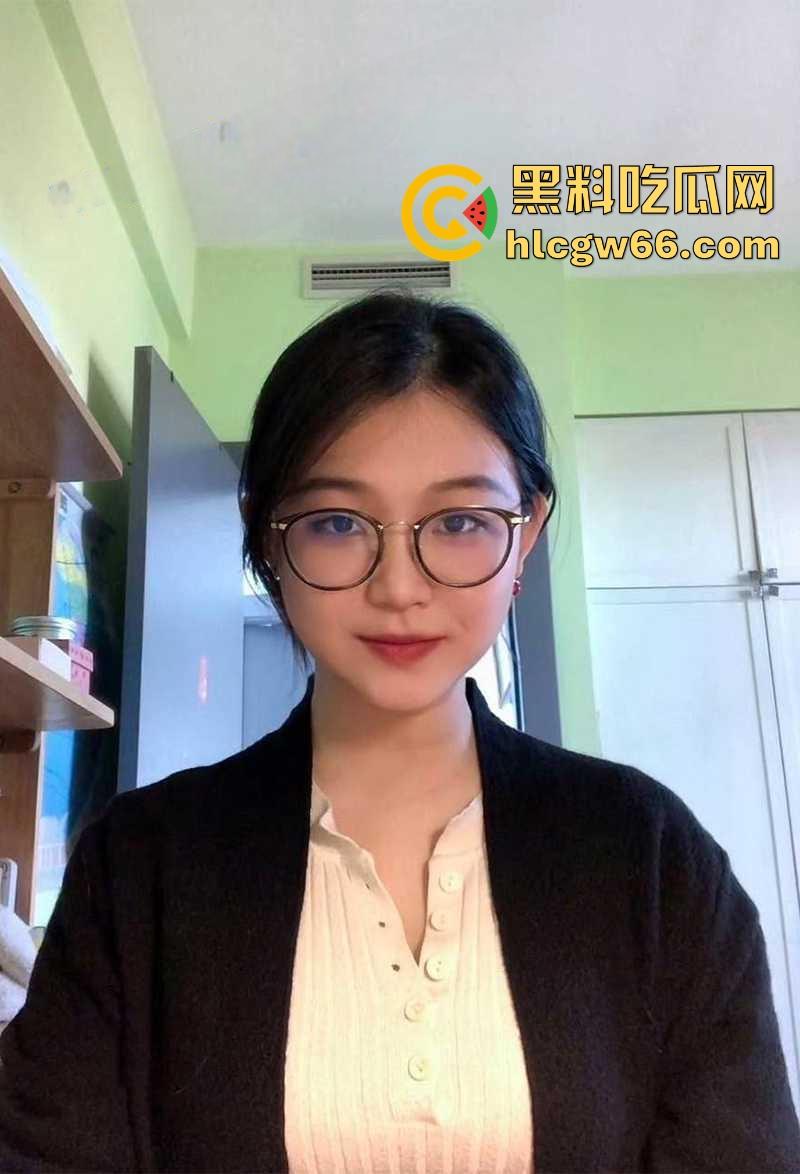 四川极品美妞【李玉婷】身材完美床技高超小母狗 被绿帽男友和好兄弟前后夹击 双洞齐开！  第1张