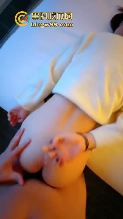 广西学院清纯学妹【钟雨】性爱视频曝光，扭腰翘臀淫荡至极，骚劲毕露像极欠操的母狗！  第5张