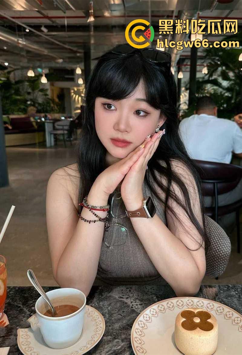 四川极品美妞【李玉婷】身材完美床技高超小母狗 被绿帽男友和好兄弟前后夹击 双洞齐开！  第3张