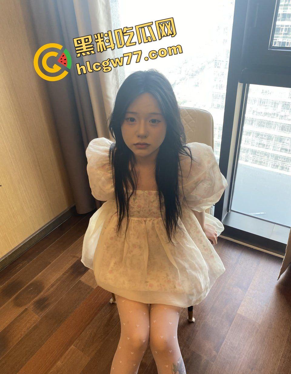 西川艺术学院反差软妹『楚颜颜』被富二代调教成舔精小母狗，昔日房东无套操开，如今主动要被内射！  第1张