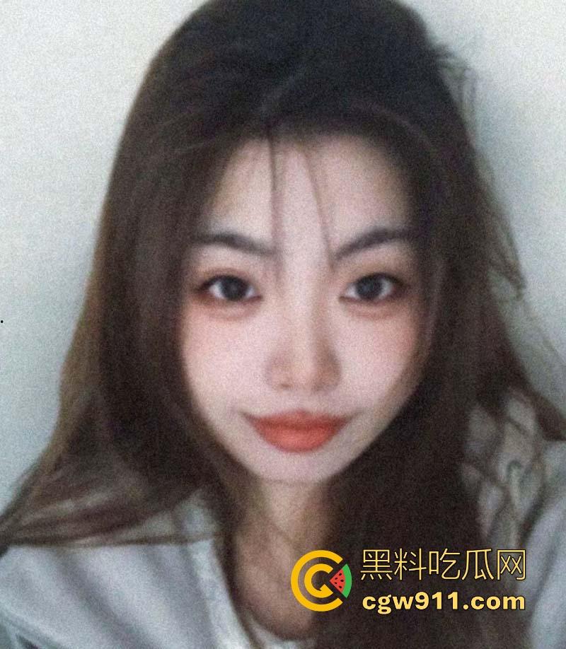 广东理工大学【李由】00后无毛嫩妹，平时文静女神范儿，私下却和男友偷吃禁果，玩得那叫一个浪！  第2张