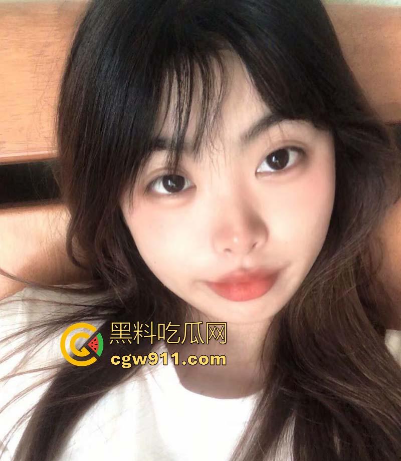 广东理工大学【李由】00后无毛嫩妹，平时文静女神范儿，私下却和男友偷吃禁果，玩得那叫一个浪！  第3张