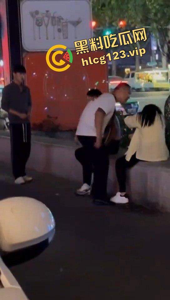 郑州花园路惊现捉奸戏码！老骚逼勾搭小鲜肉，惨遭原配丈夫当场抓包！  第7张