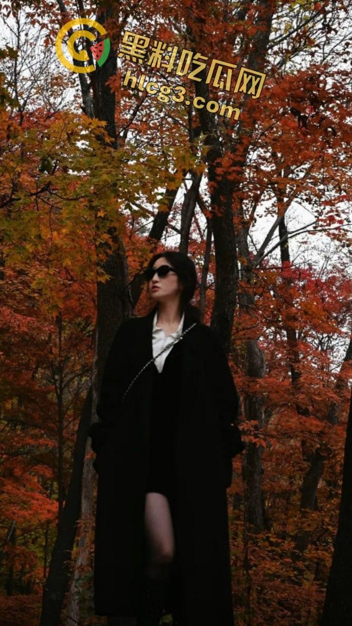 抖音网红『只有鱼刺』真空激凸舞蹈视频流出！长腿眼镜婊激情热舞乳头清晰可见！  第3张