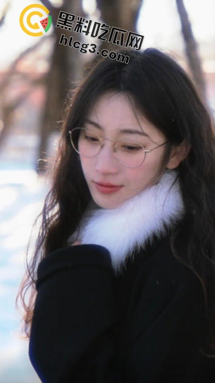 抖音网红『只有鱼刺』真空激凸舞蹈视频流出！长腿眼镜婊激情热舞乳头清晰可见！  第6张