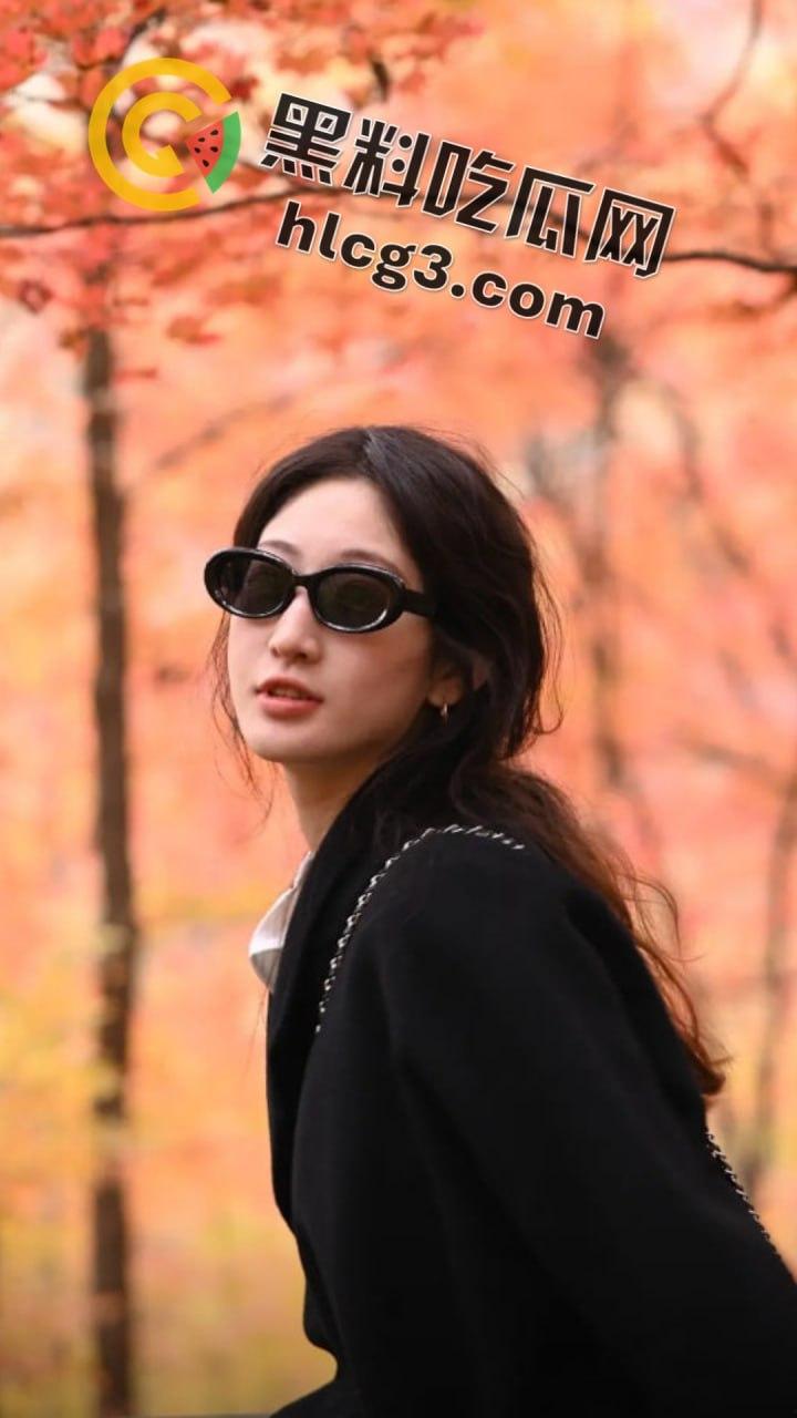 抖音网红『只有鱼刺』真空激凸舞蹈视频流出！长腿眼镜婊激情热舞乳头清晰可见！  第10张