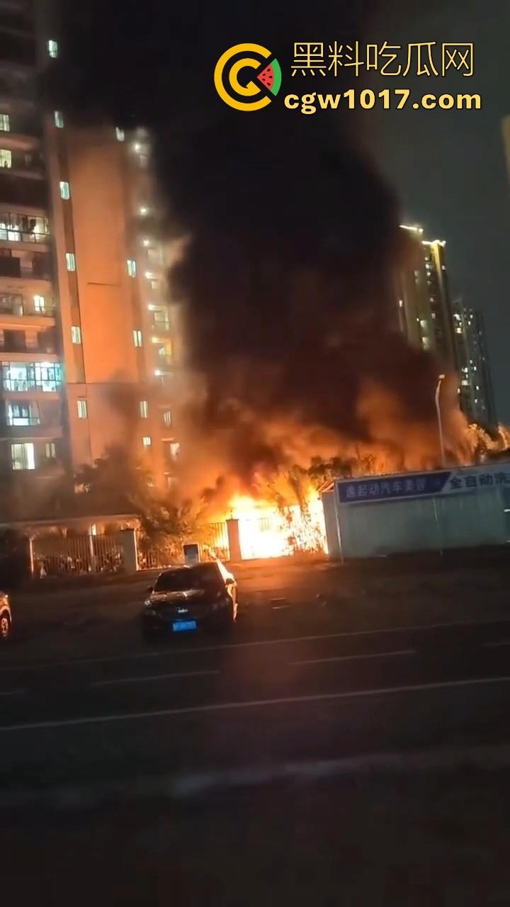 广东韶关碧桂园天玺湾，电动车充电自燃着大火，又是电动车着火，不管是在路上还是停车场真得离电车远点！  第6张