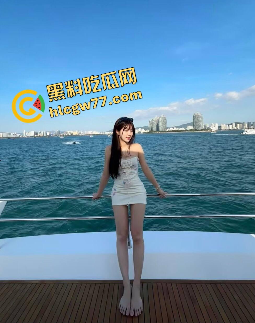 清纯外表迷惑众人 武汉大三学姐『林婉柔』白嫩尤物成包养炮架，床上夹屌夹到肉棒发麻内射喷浆！  第1张