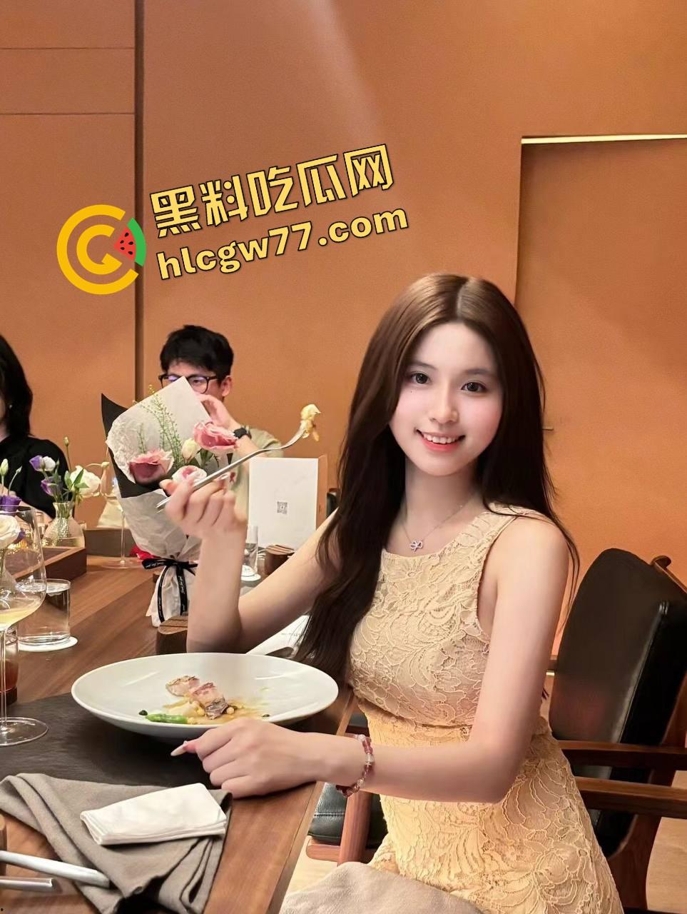 清纯外表迷惑众人 武汉大三学姐『林婉柔』白嫩尤物成包养炮架，床上夹屌夹到肉棒发麻内射喷浆！  第4张