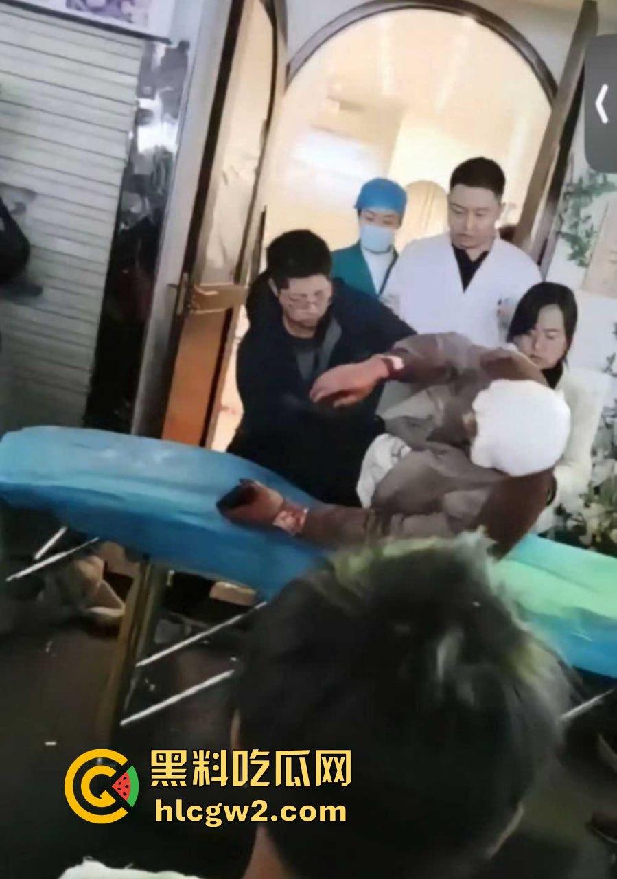 新乡大学城狗男女偷情惨遭爆锤 已婚男店主勾搭有夫之妇 结果被正主带人打趴奸夫淫妇 血溅女装店！  第9张