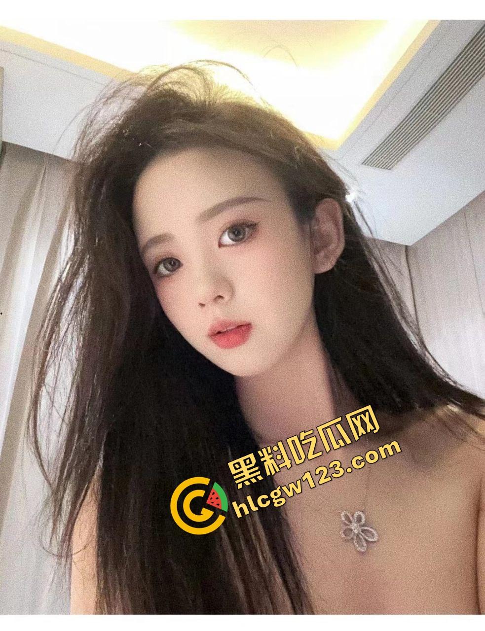 爱的有多深打得就有多狠，女的骑在男的身上连扇带踹，这会怎么没人说家暴了？龟男的痛谁替他说一句？  第2张