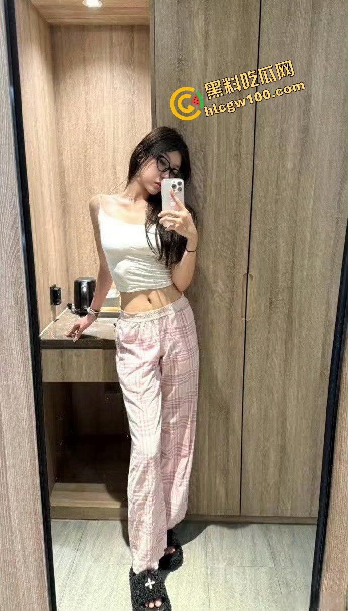 炸裂！CBA广州龙狮男篮【张兴亮】将艺术生女友【陈禹羽】装行李箱，宿舍过夜补习爆操！性爱泄密原创独家曝光！  第11张