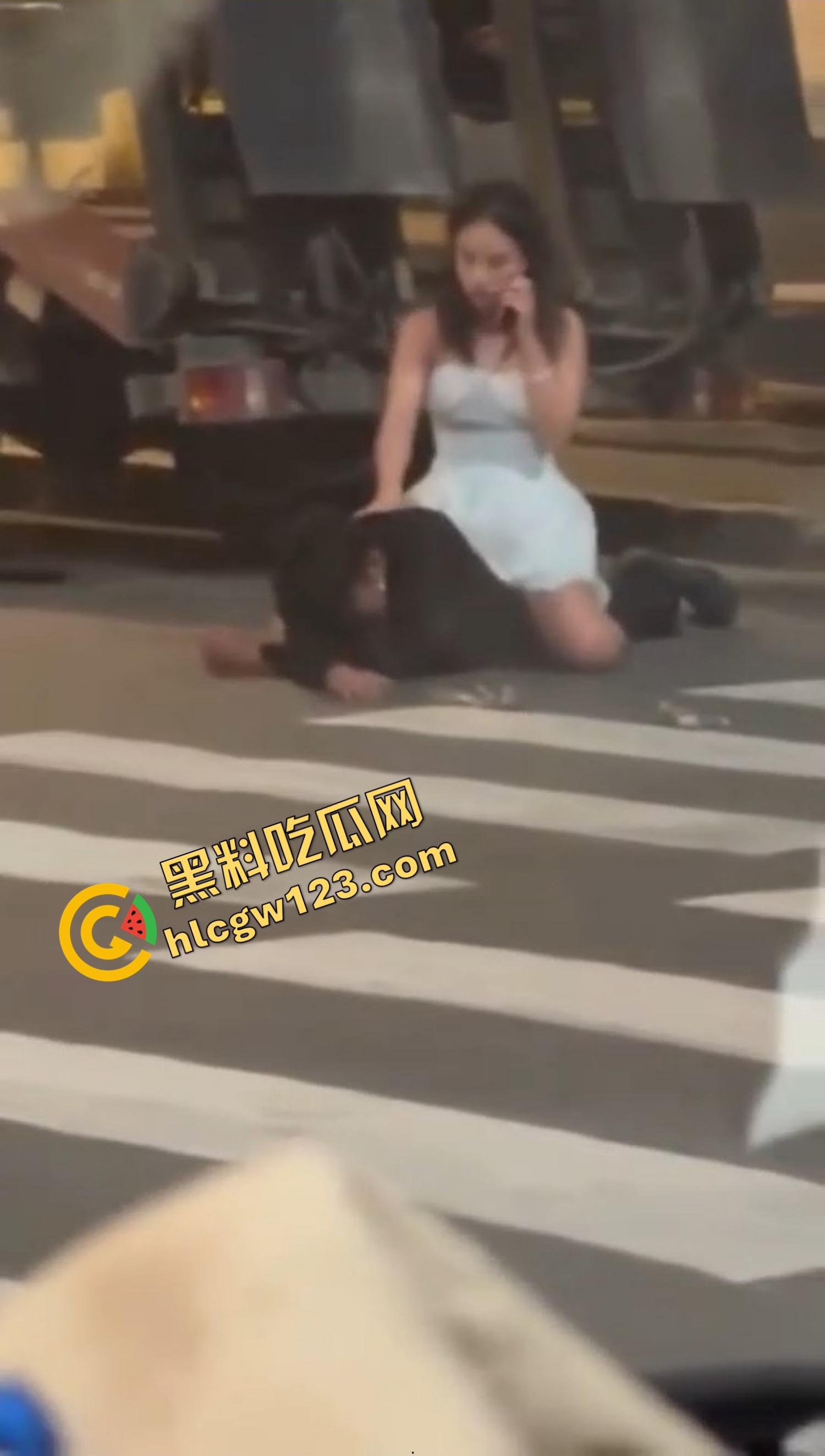 爱的有多深打得就有多狠，女的骑在男的身上连扇带踹，这会怎么没人说家暴了？龟男的痛谁替他说一句？  第7张