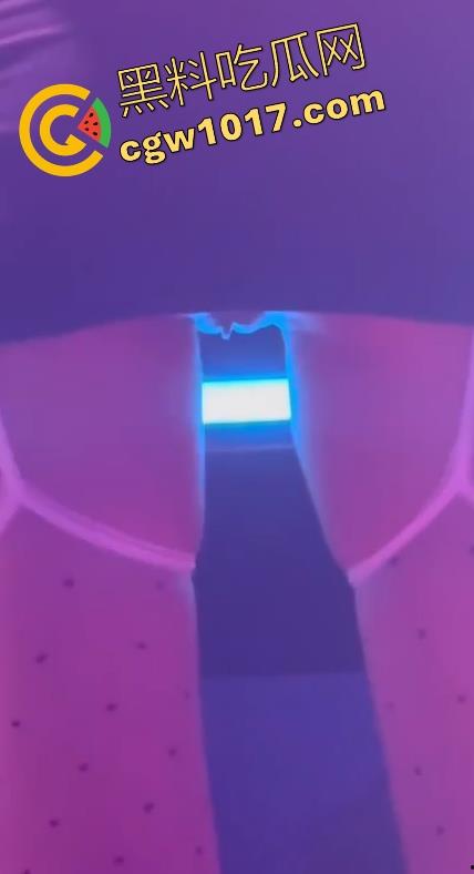 广州夜店女DJ真空打碟！不穿内裤上阵，边打碟边流淫水，收场时还随机挑选忠实听众酒店啪啪，难怪这么酒吧求着她去！  第9张