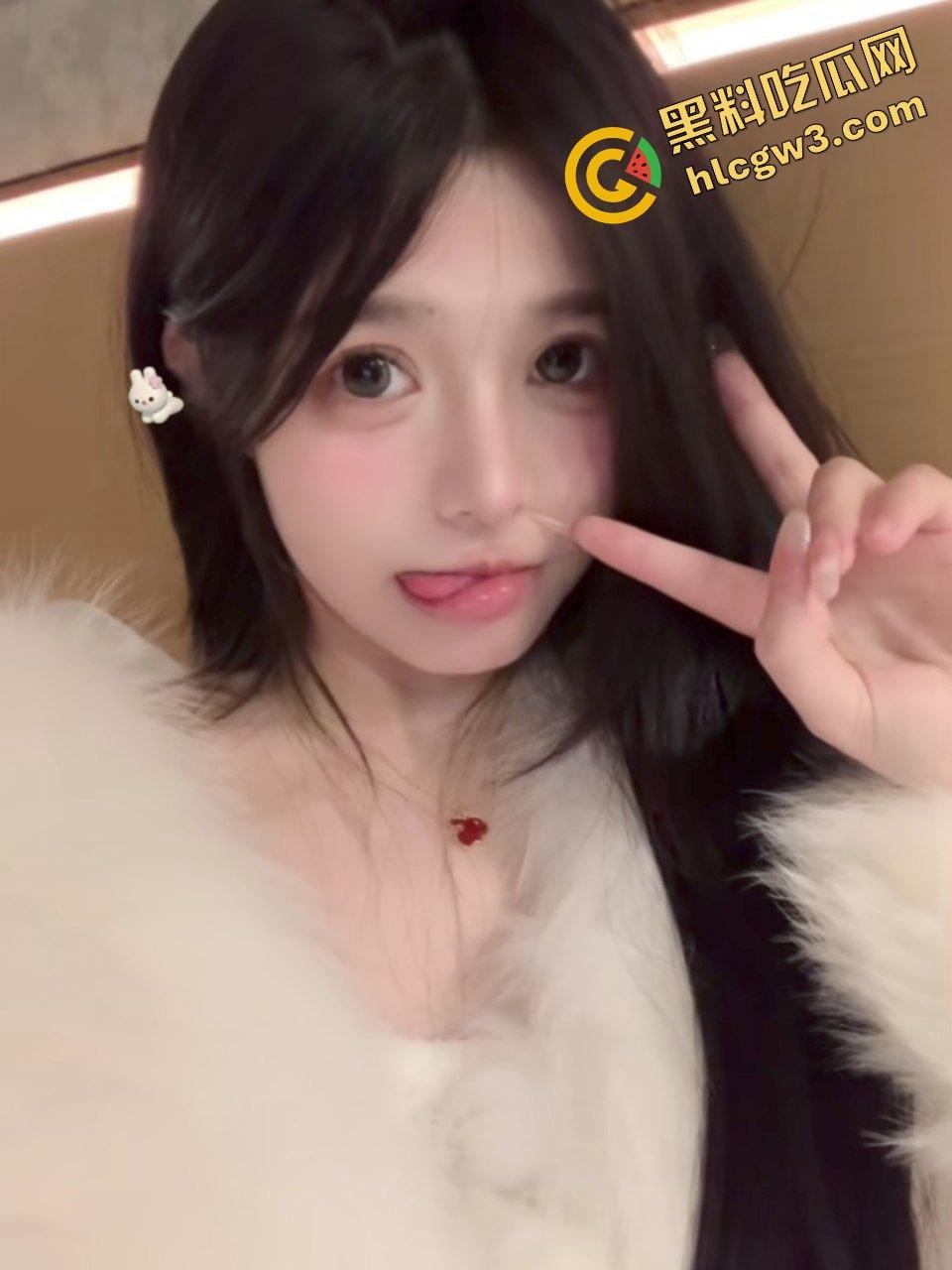 抖音青春少女清纯大奶反差网红『小m』黑丝捆绑淫字调教 Buff叠满暴操黑森林 独家曝光！  第3张