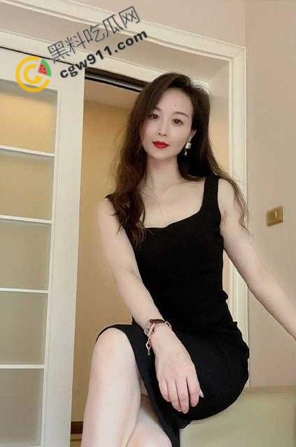 海角大神母子乱伦！出租房爆操美艳干妈的肥屁股，风韵犹存的熟女被干得高潮连连，疯狂夜晚壮烈爆发！  第1张