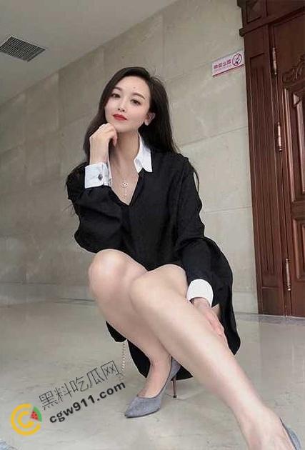 海角大神母子乱伦！出租房爆操美艳干妈的肥屁股，风韵犹存的熟女被干得高潮连连，疯狂夜晚壮烈爆发！  第3张