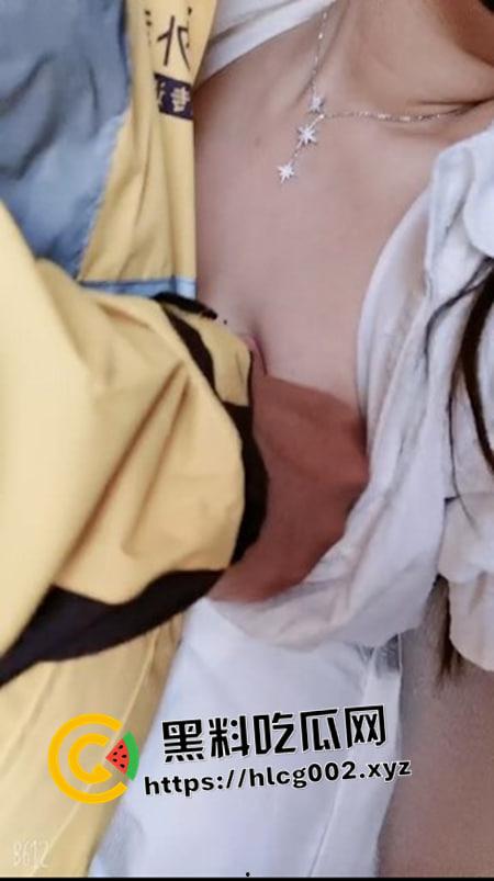 老师 求求你就给我一次吧！英语老师办公司刺激露出  野外勾引环卫工人大叔 英语老师玩的就是花 第11张