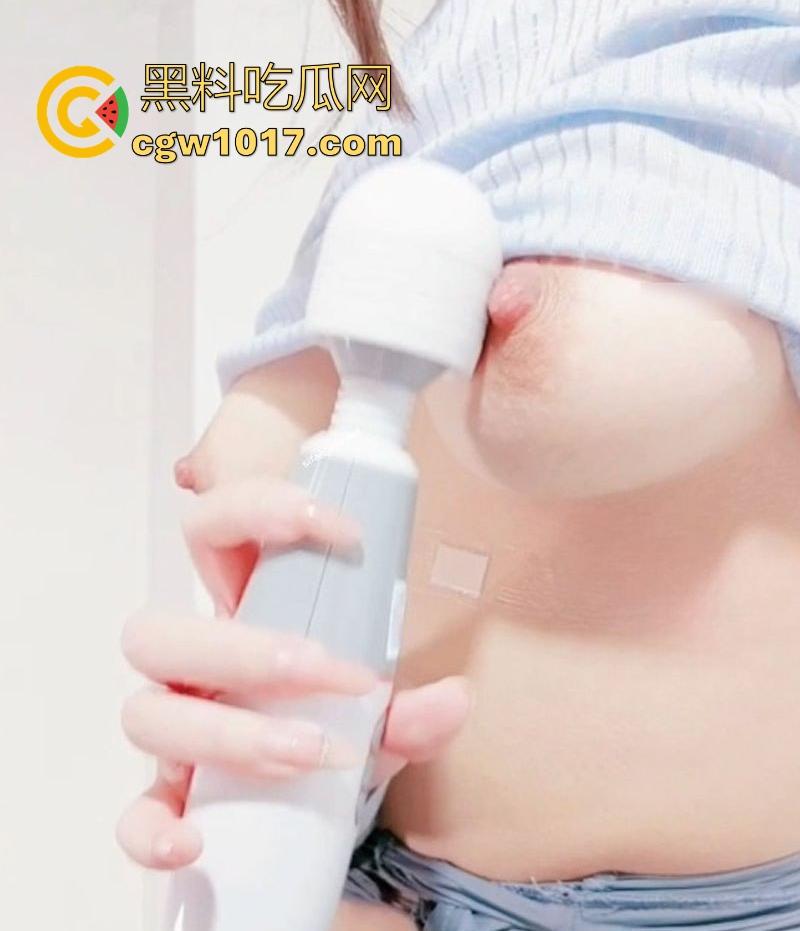 性感巨乳福利姬【小蔡头喵喵喵】淋浴下水珠顺着裸躯滑落，性感酥胸火辣诱人，抓起AV棒嗡嗡直捅光溜嫩穴！  第8张