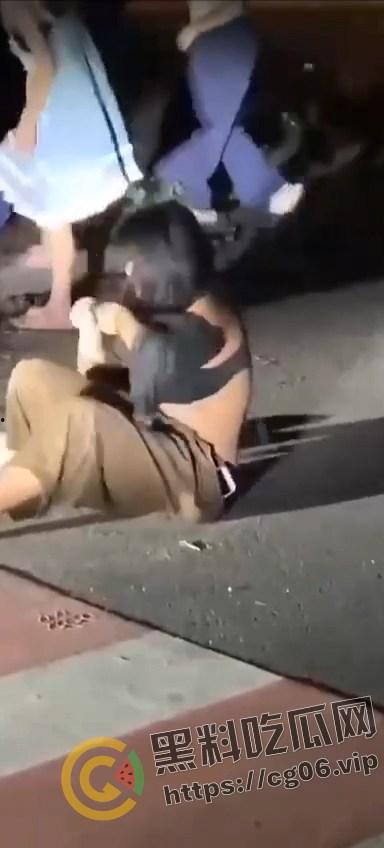 霸凌合集! 群殴暴打 强迫虐阴  是人性扭曲还是环境所迫？（十四） 第1张