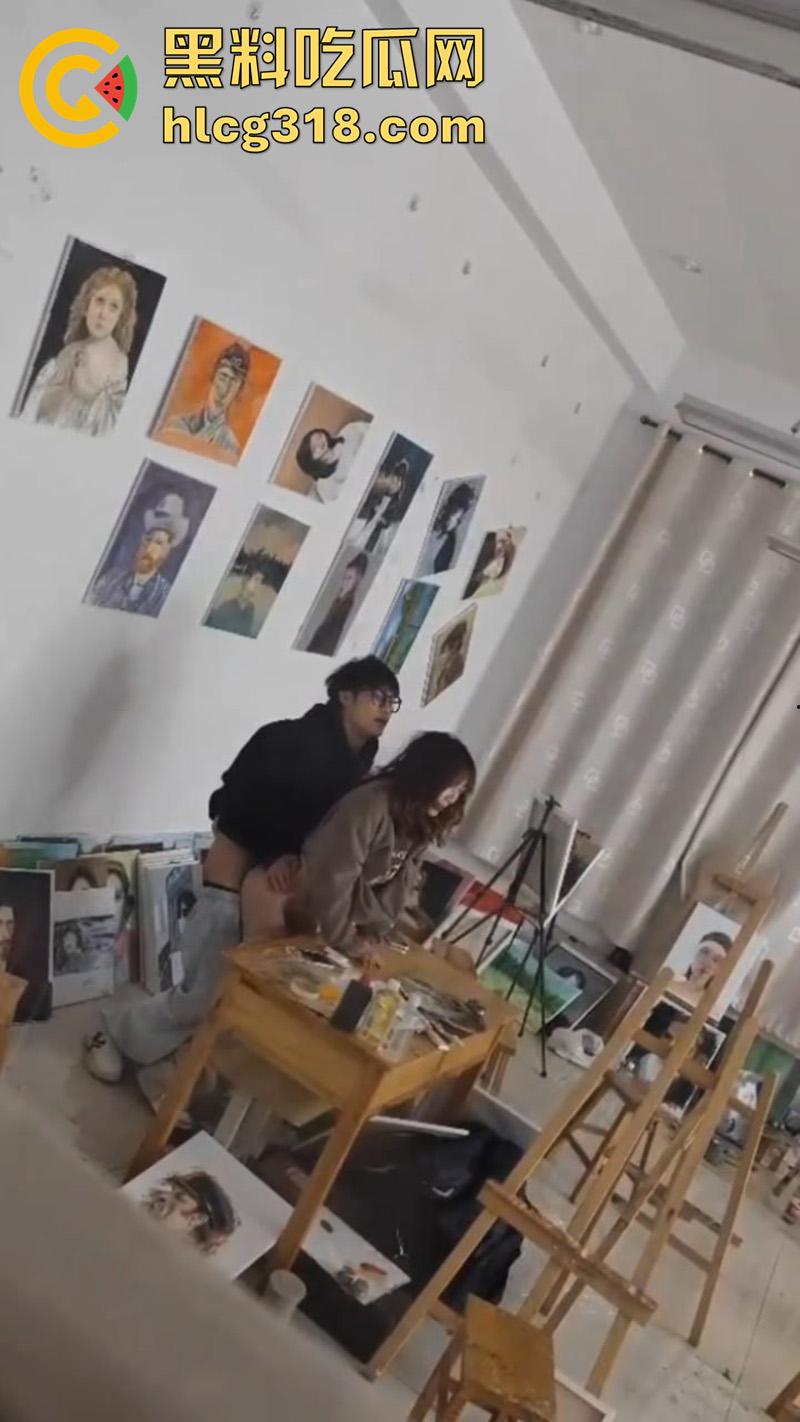 烟台画室师生偷情， 烟台科技职业学院画室，女老师勾引帅学生，激情后入撞击翘臀疯狂输出！  第4张