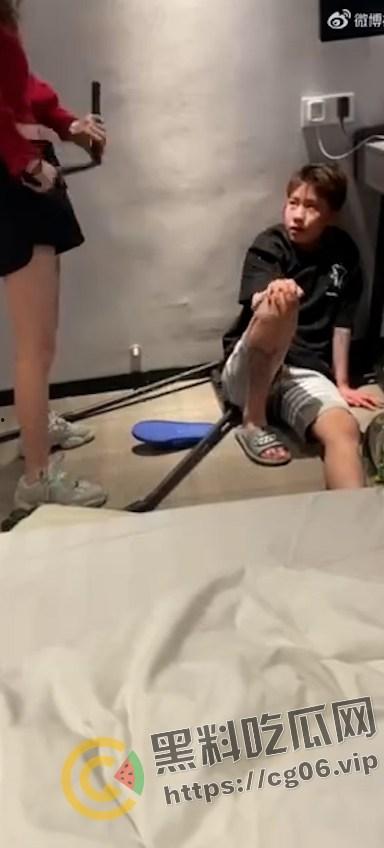 霸凌合集! 群殴暴打 强迫虐阴  是人性扭曲还是环境所迫？（十四） 第16张