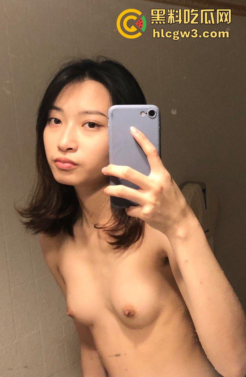 云盘惊爆大学学院派美女【薛晴晴】视频,清纯外表下骚浪翻天，富二代酒店无套猛操，口交服务后颜射满脸!  第4张