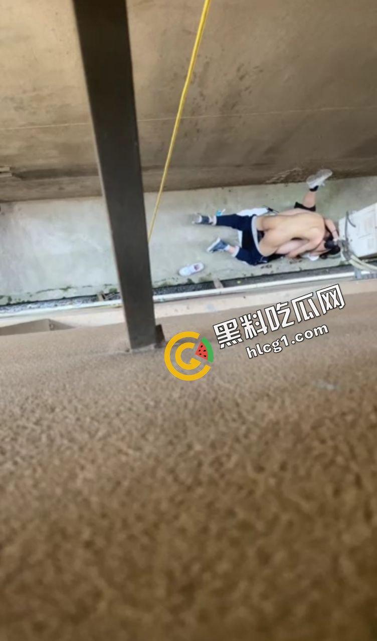 青春校园偷吃禁果大合集！教室 楼道发情做爱 一起来看看学生时期的悸动  第1张