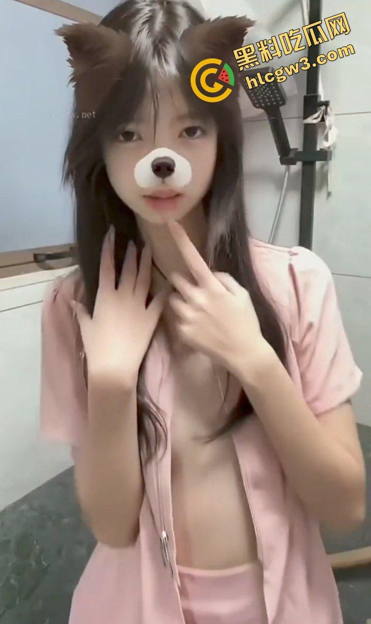 抖音清纯可爱嫩妹反差网红『悲伤小云吞』定制裸露骚舞 酒店浴缸裸奶自拍 独家原创曝光！  第5张