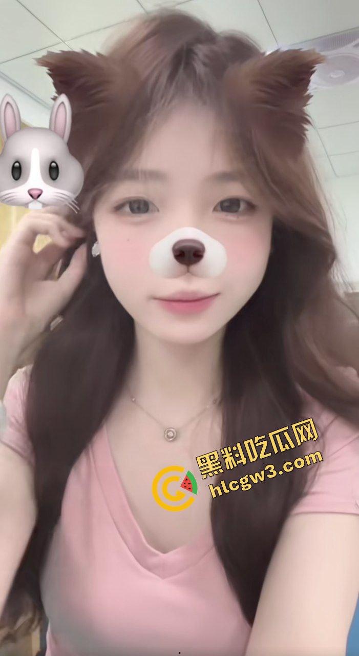 抖音清纯可爱嫩妹反差网红『悲伤小云吞』定制裸露骚舞 酒店浴缸裸奶自拍 独家原创曝光！  第8张